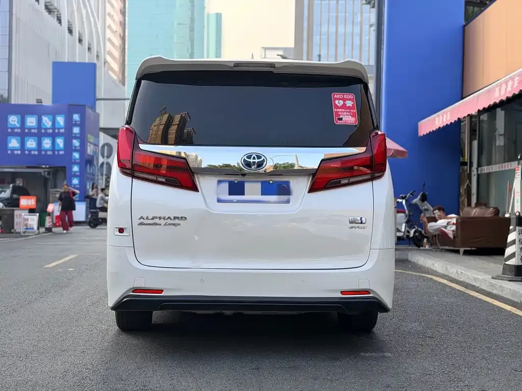Toyota Alphard — фото 3