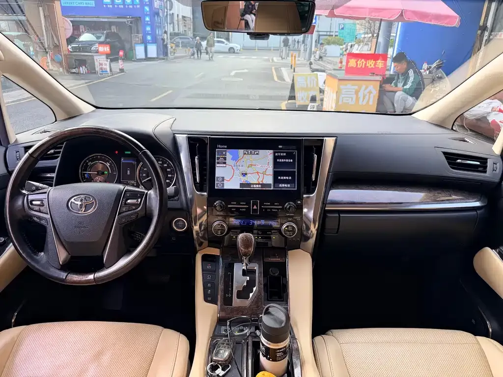 Toyota Alphard — фото 6