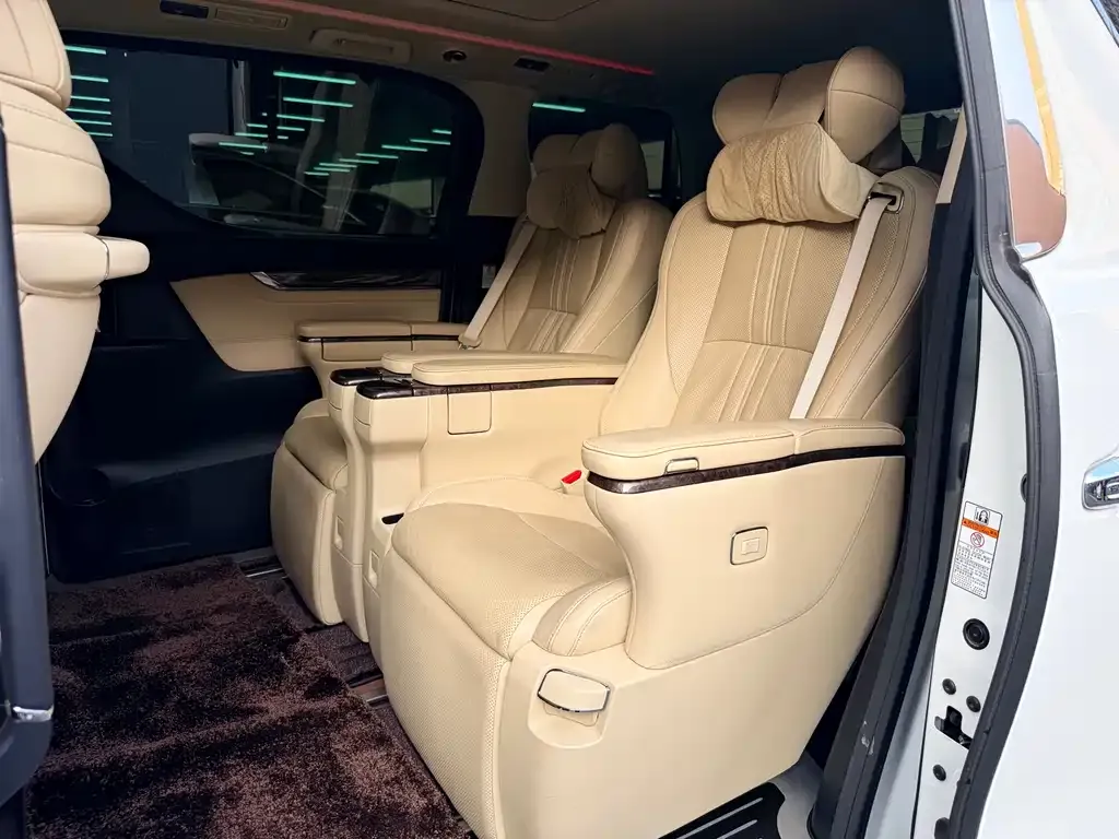 Toyota Alphard — фото 4