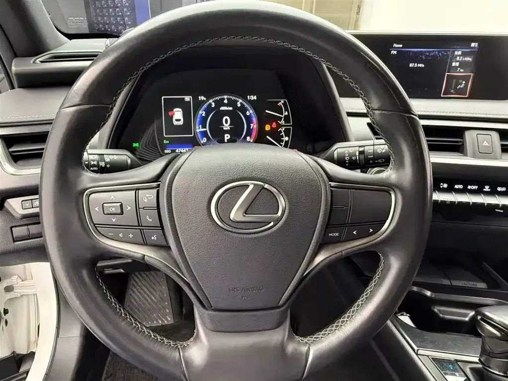 Lexus UX — фото 9