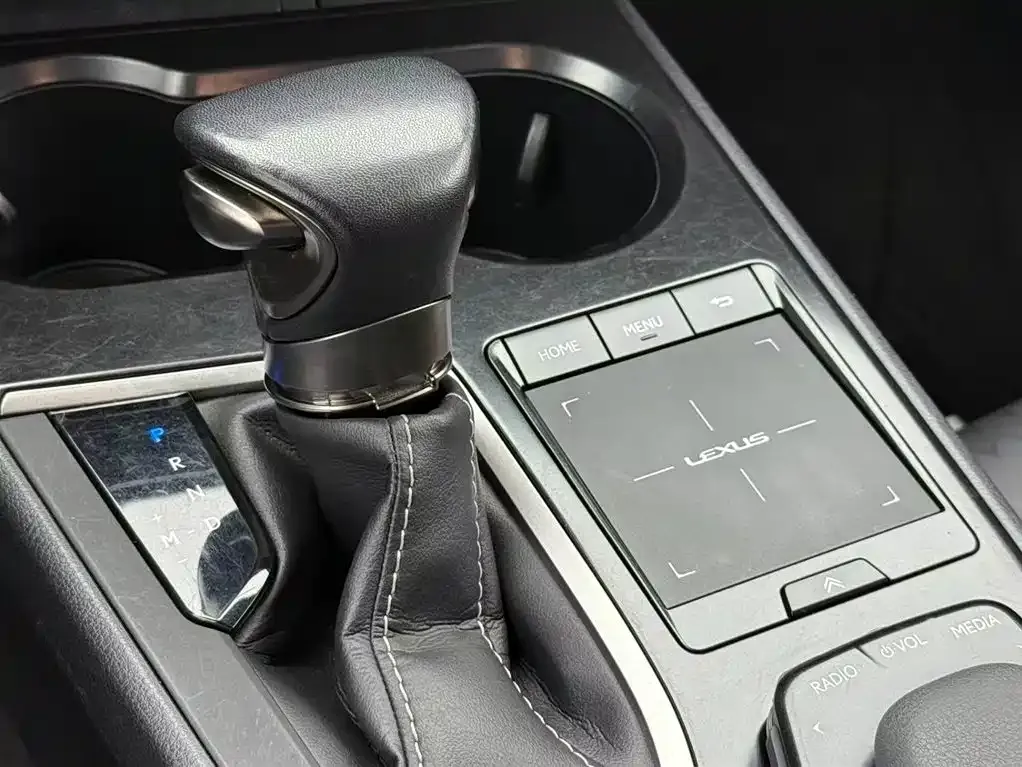 Lexus UX — фото 10