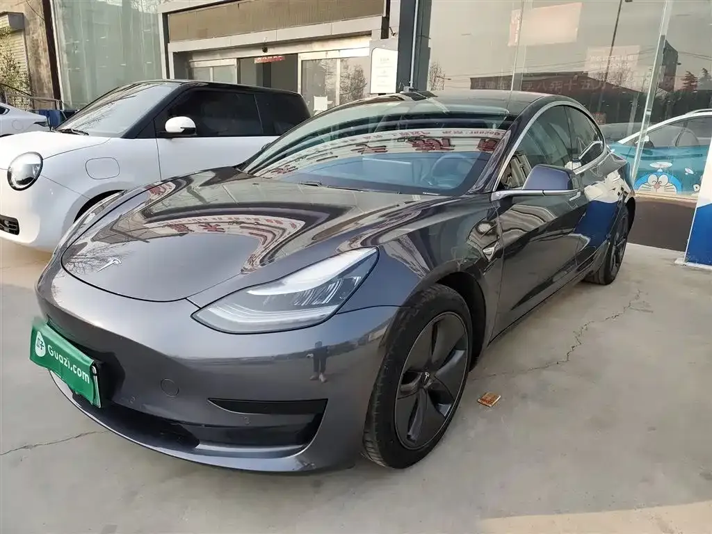 Tesla Model 3 — фото 1