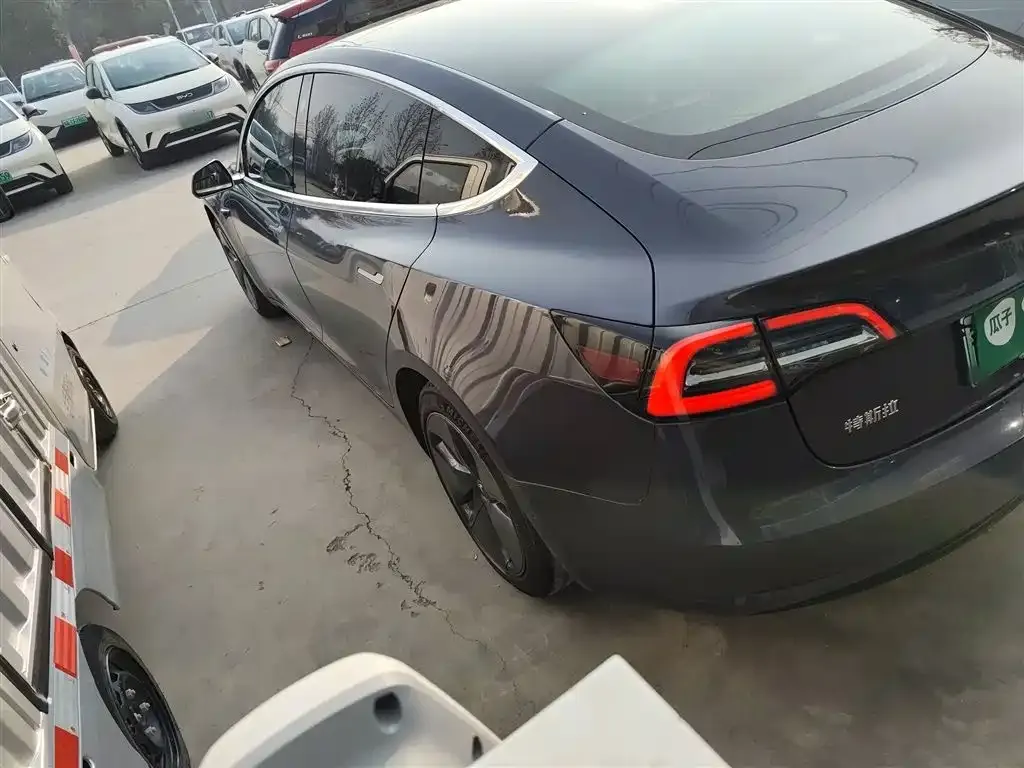 Tesla Model 3 — фото 2