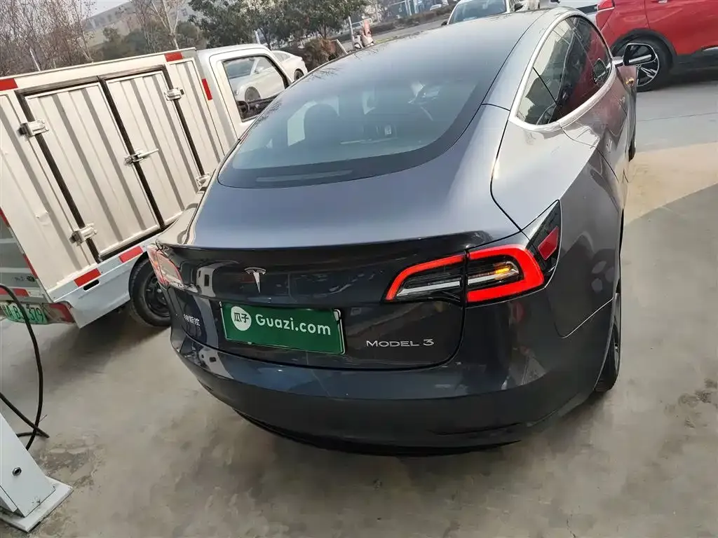 Tesla Model 3 — фото 10