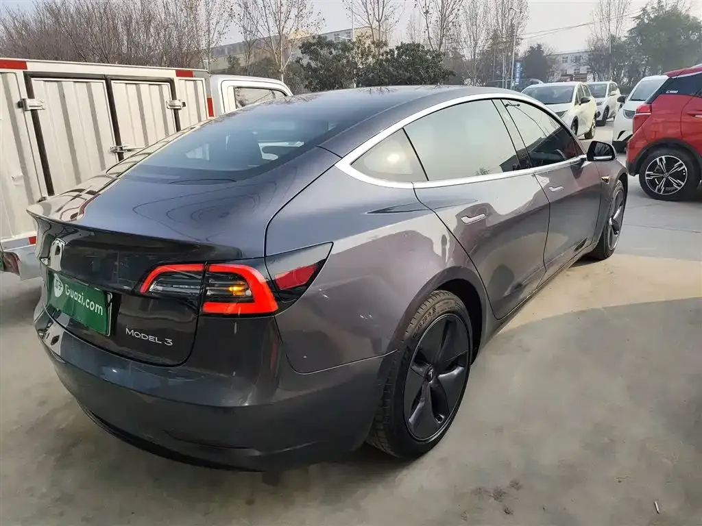 Tesla Model 3 — фото 3