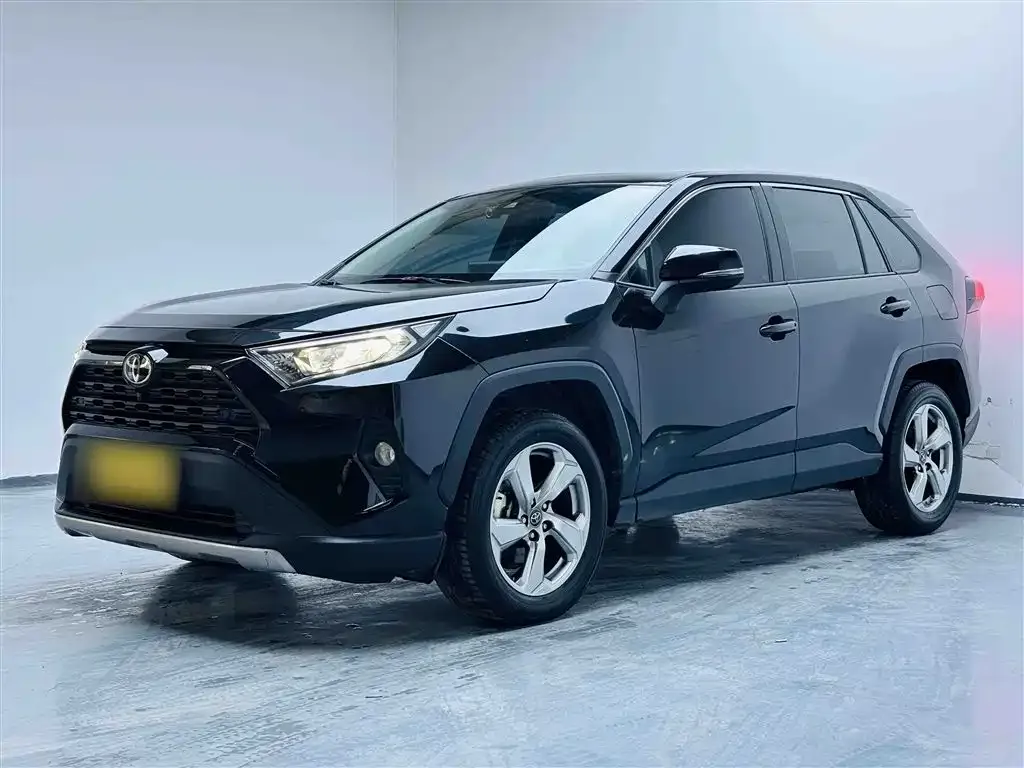 Toyota RAV4 — фото 1
