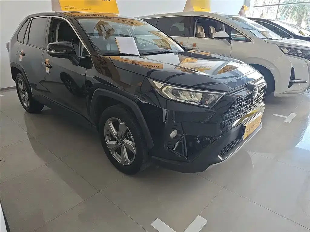Toyota RAV4 — фото 5