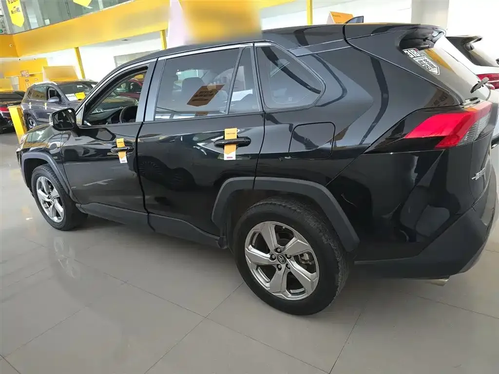 Toyota RAV4 — фото 7