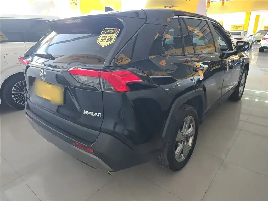 Toyota RAV4 — фото 4
