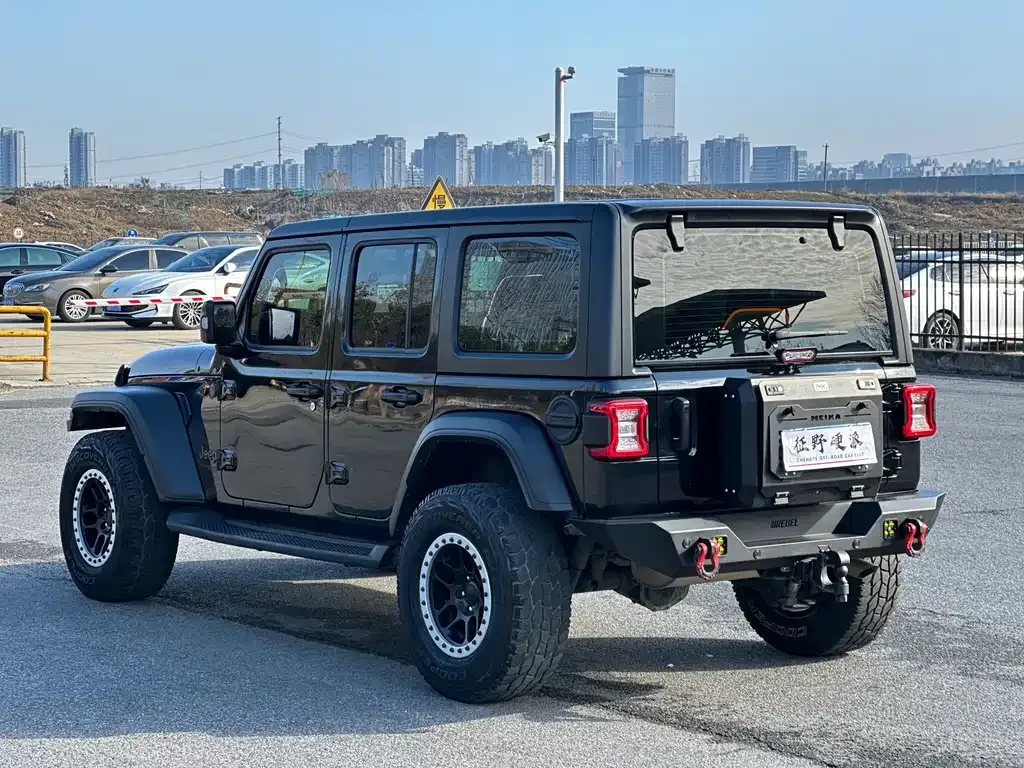 Jeep Wrangler — фото 9