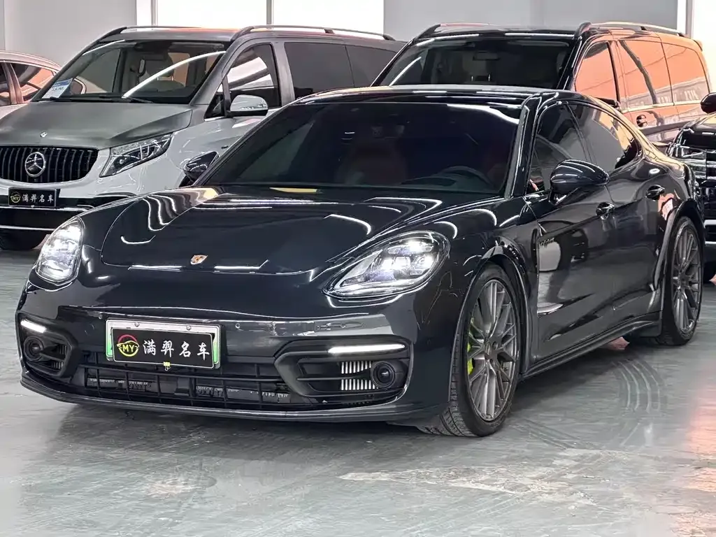 Porsche Panamera — фото 1