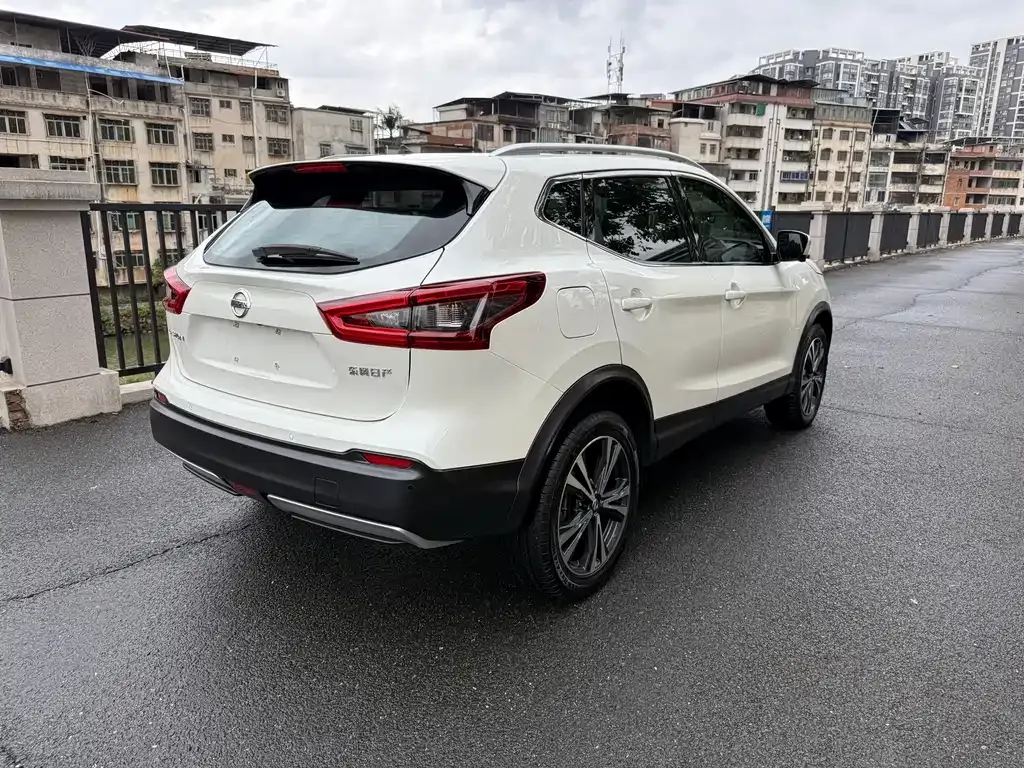 Nissan Qashqai — фото 10