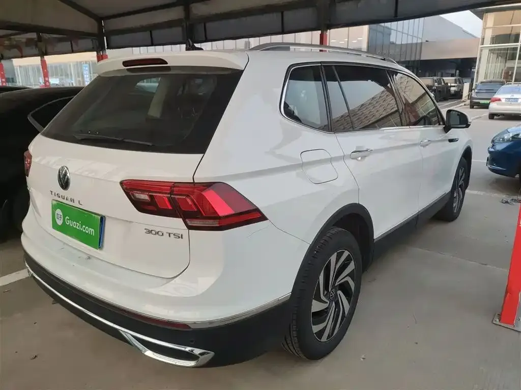 Volkswagen Tiguan L — фото 10