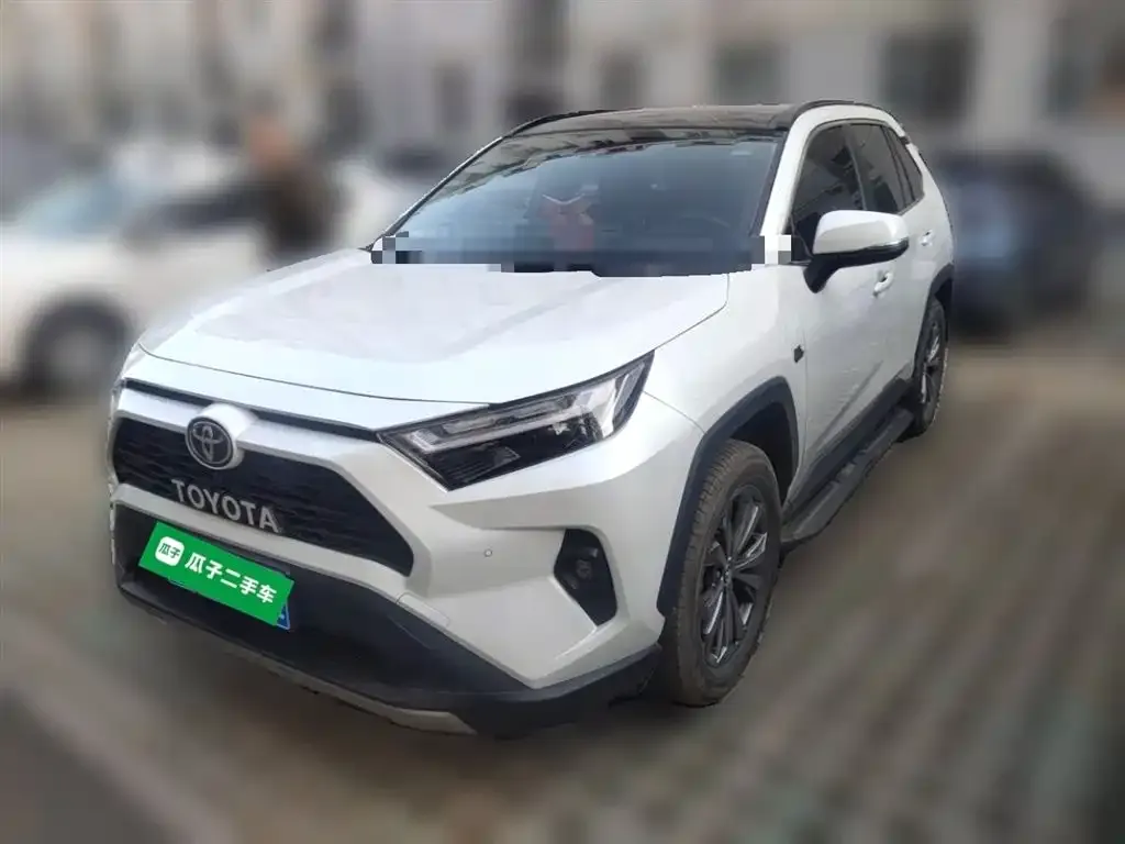 Toyota RAV4 — фото 1