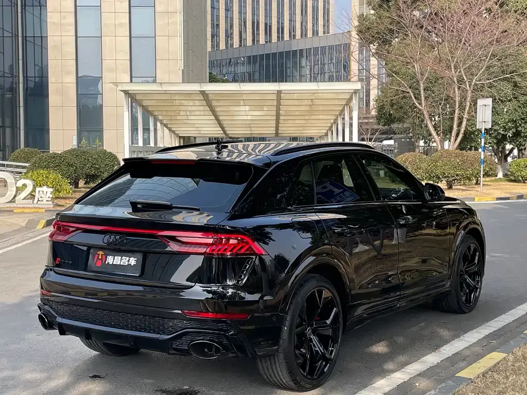 Audi RS Q8 — фото 2