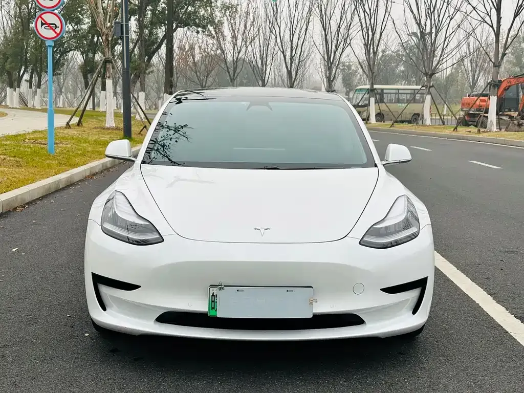 Tesla Model 3 — фото 8
