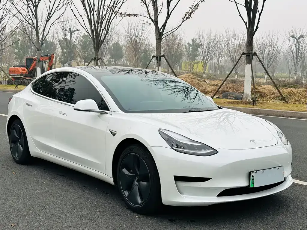 Tesla Model 3 — фото 7