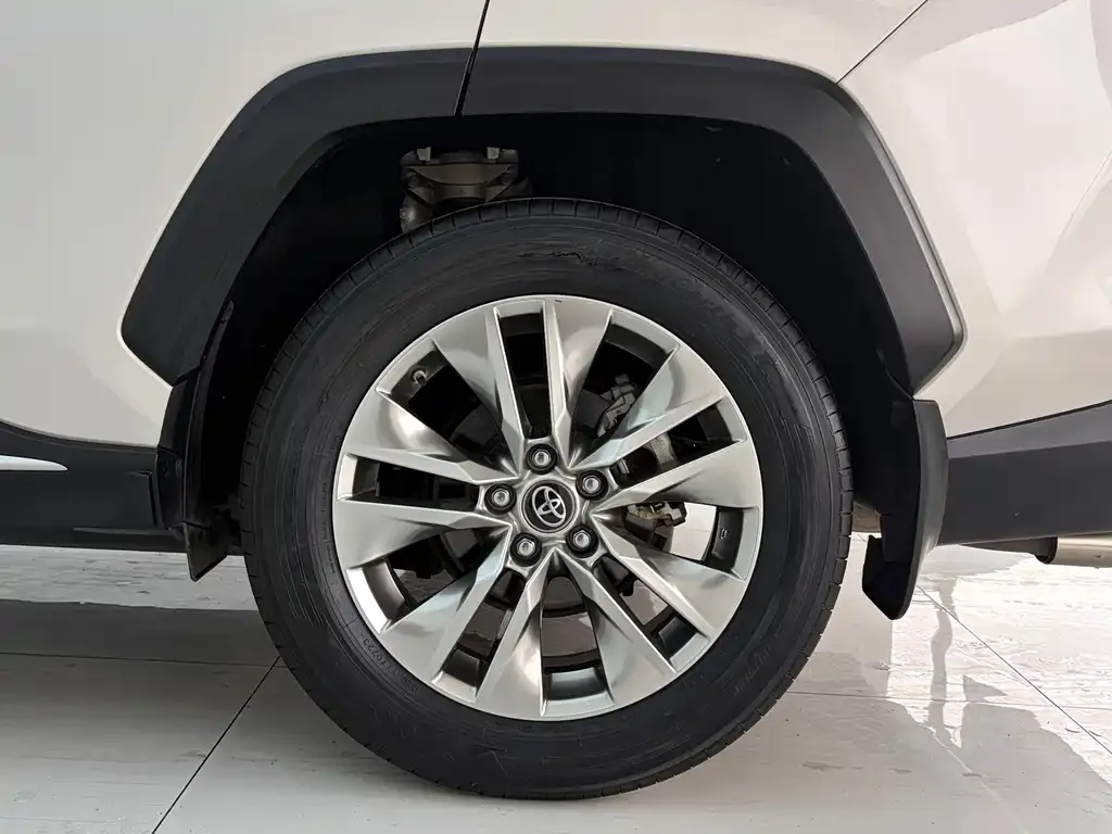 Toyota Wildlander — фото 10