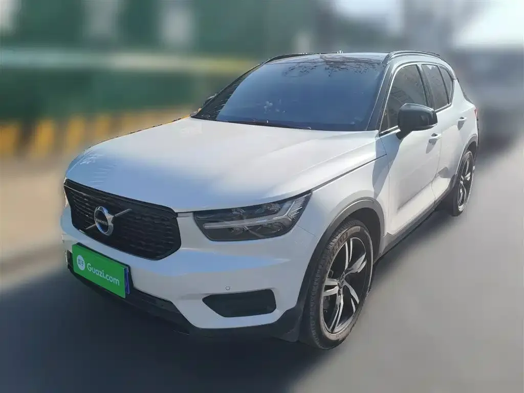 Volvo XC40 — фото 2
