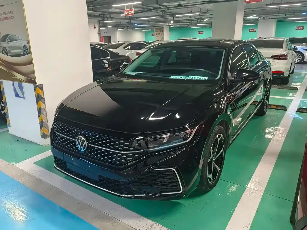 Volkswagen Passat — фото 1