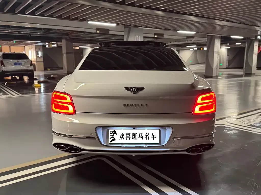 Bentley Flying Spur PHEV — фото 10