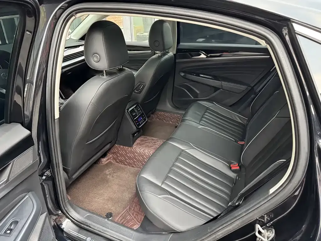 Volkswagen Passat — фото 6