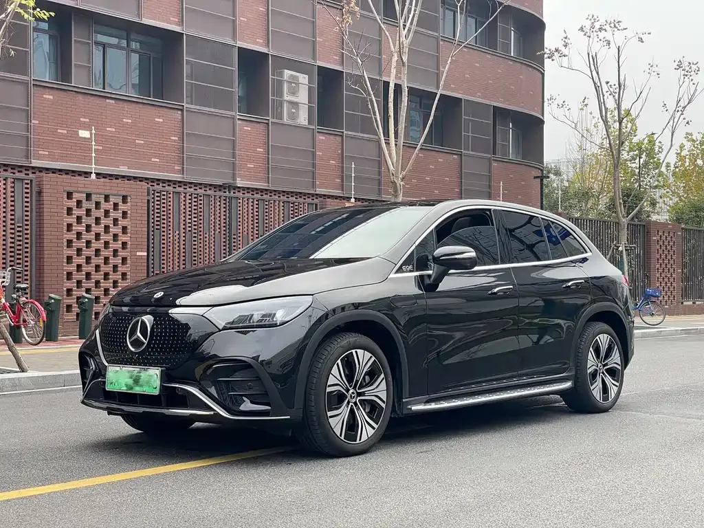 Mercedes-Benz EQE SUV — фото 1