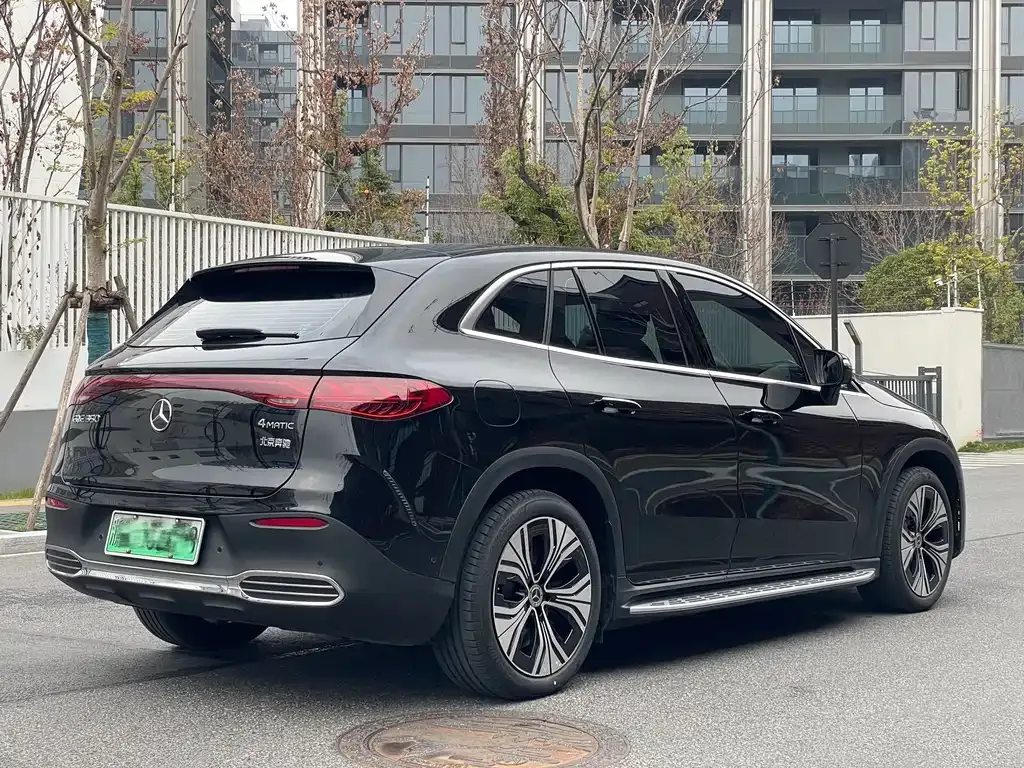 Mercedes-Benz EQE SUV — фото 9