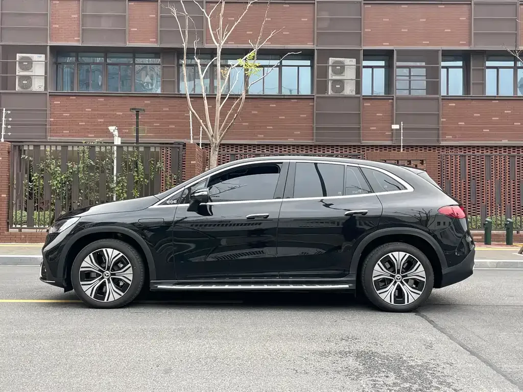 Mercedes-Benz EQE SUV — фото 4