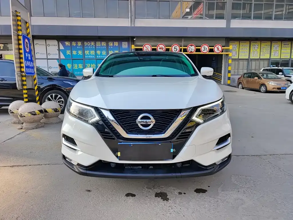 Nissan Qashqai — фото 1