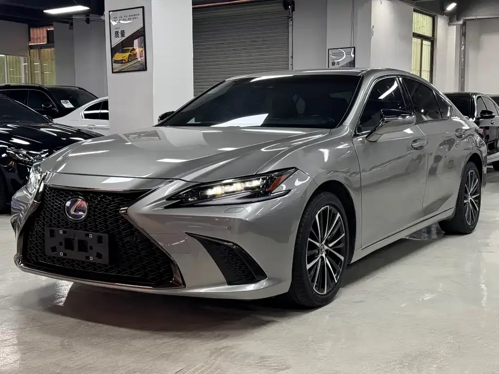 Lexus ES — фото 1