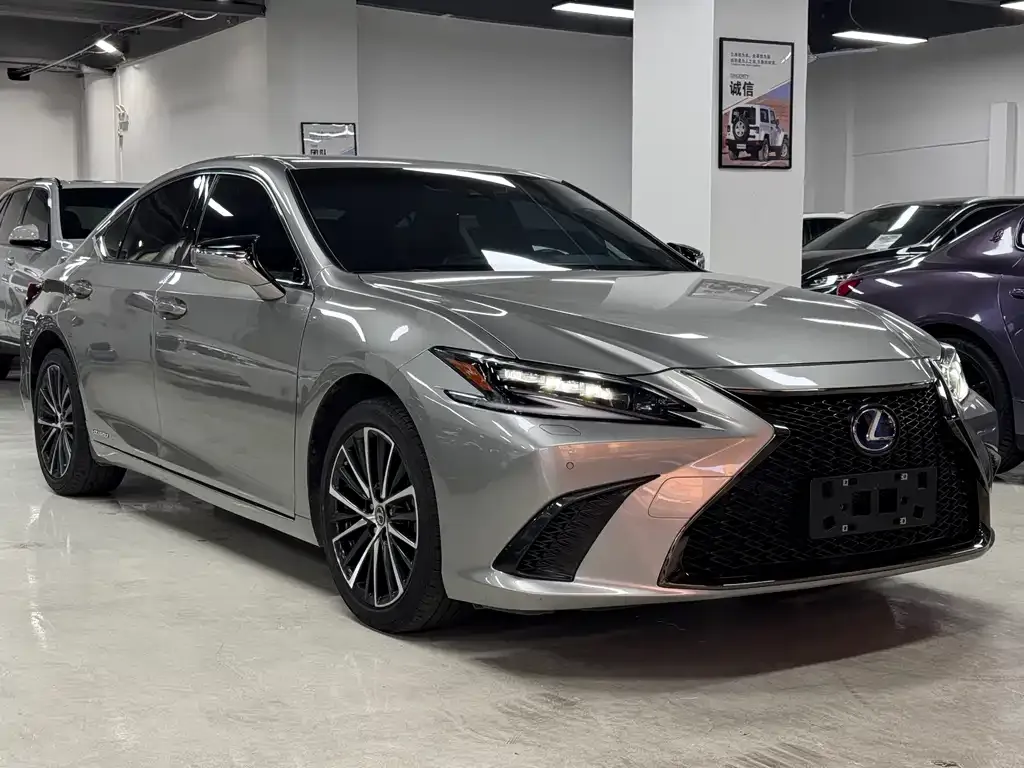 Lexus ES — фото 10