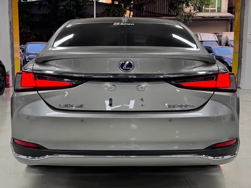 Lexus ES — фото 8