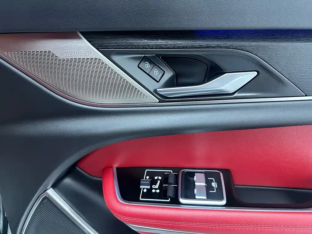 Jaguar XFL — фото 10