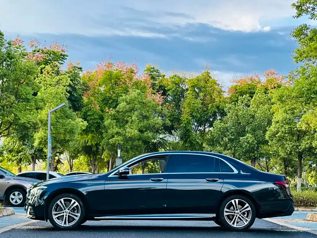 Mercedes-Benz E-Class — фото 10