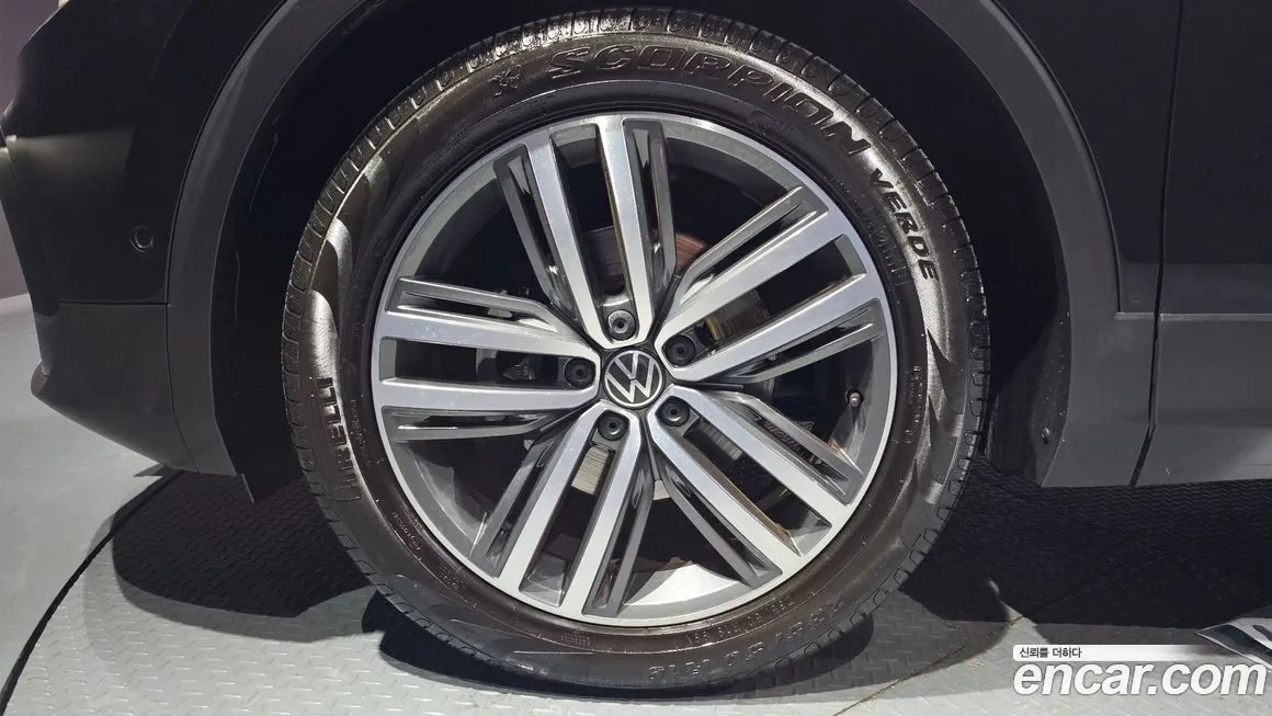 Volkswagen Tiguan — фото 7