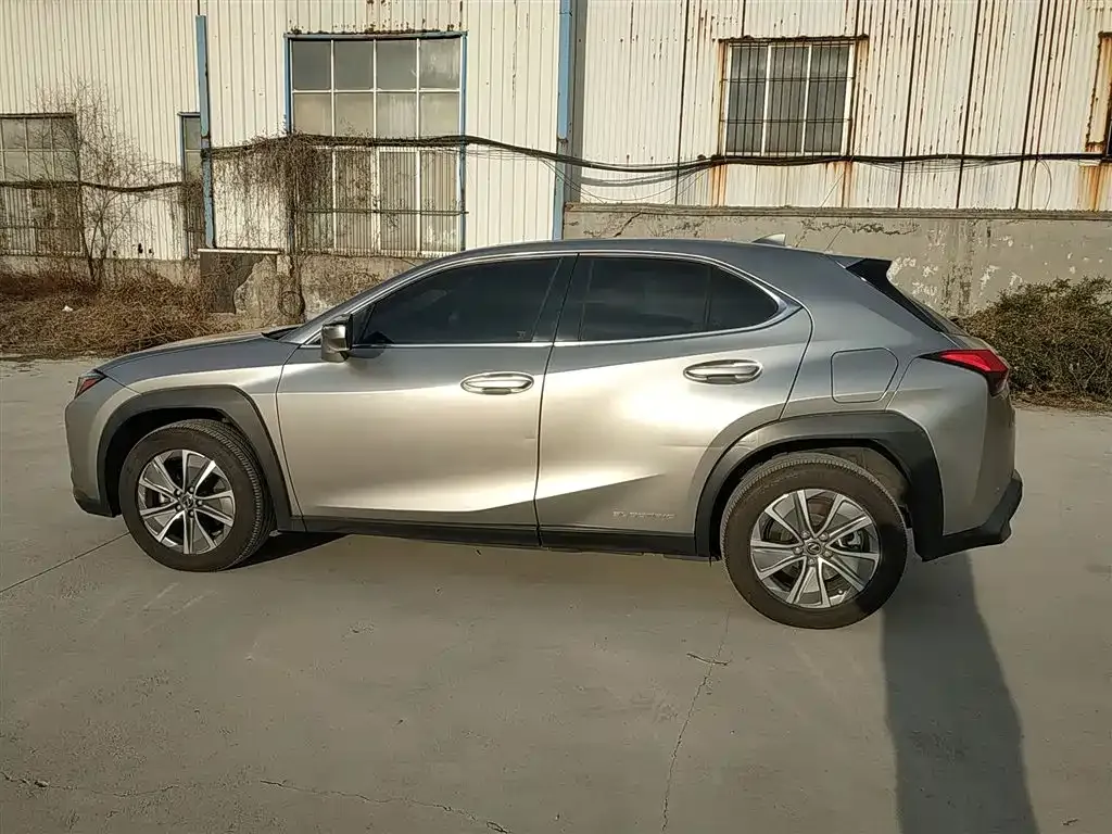 Lexus UX New Energy — фото 8