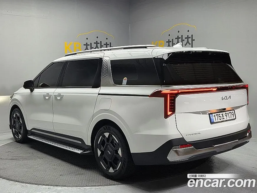 Kia Carnival — фото 10