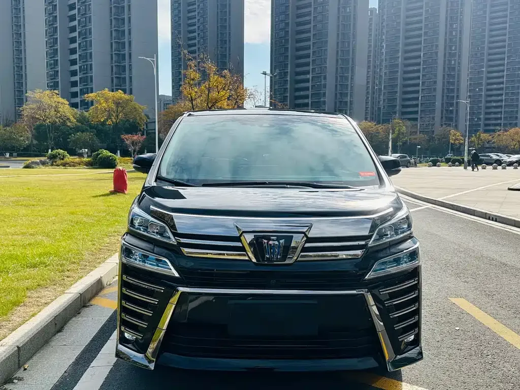 Toyota Vellfire — фото 10