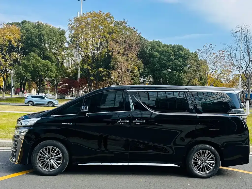 Toyota Vellfire — фото 9