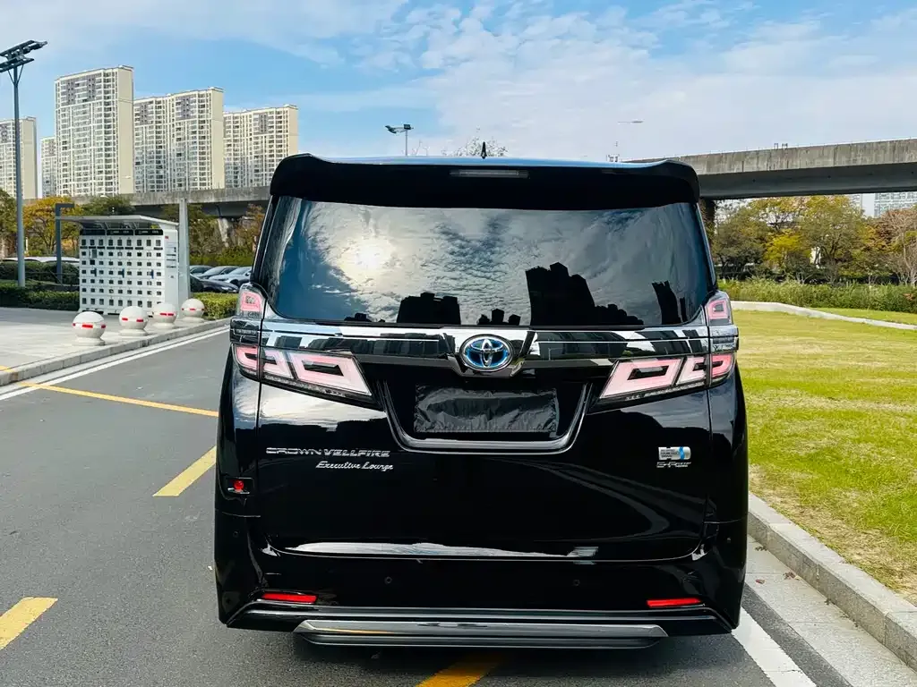 Toyota Vellfire — фото 6
