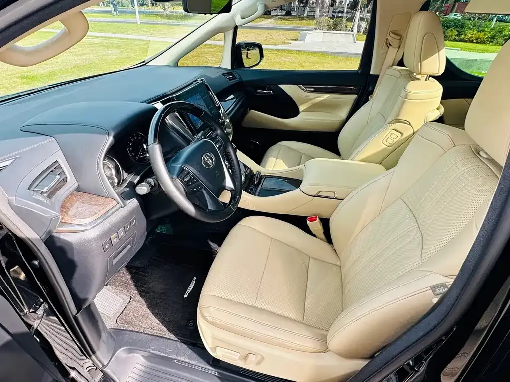 Toyota Vellfire — фото 8