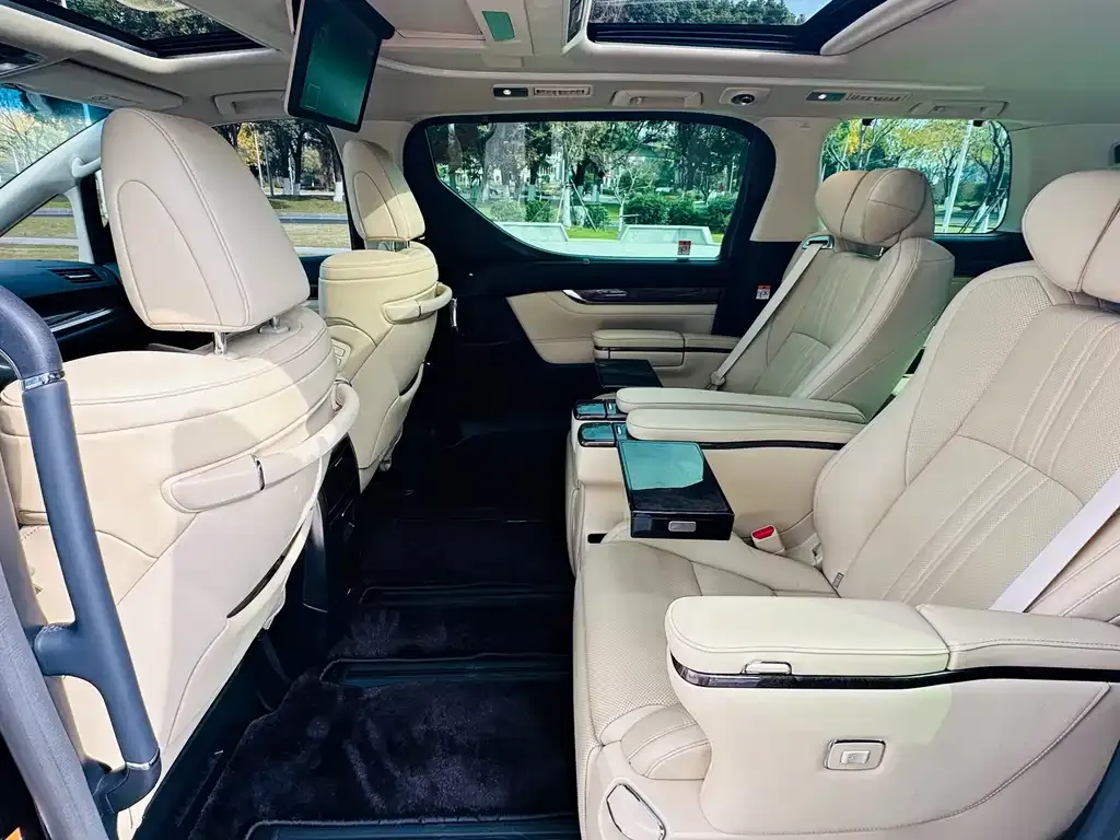 Toyota Vellfire — фото 2