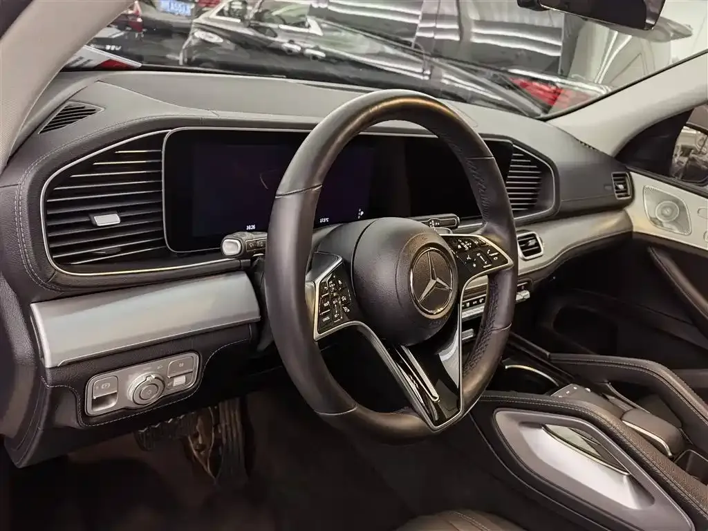 Mercedes-Benz GLE — фото 7