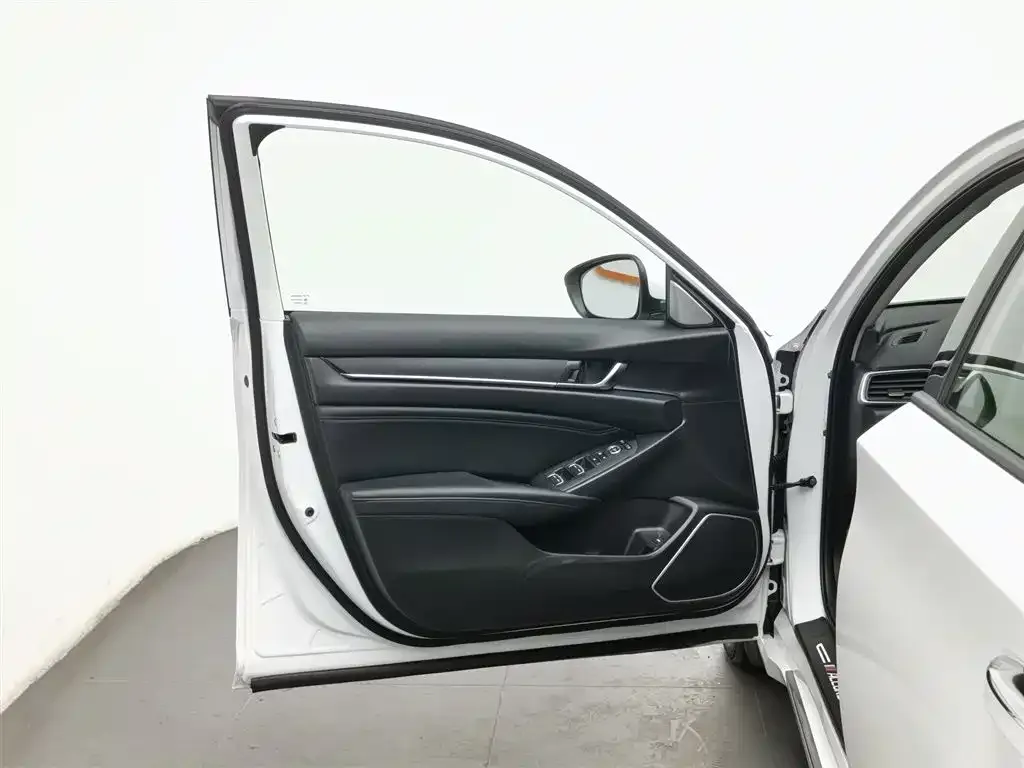 Honda Accord — фото 8