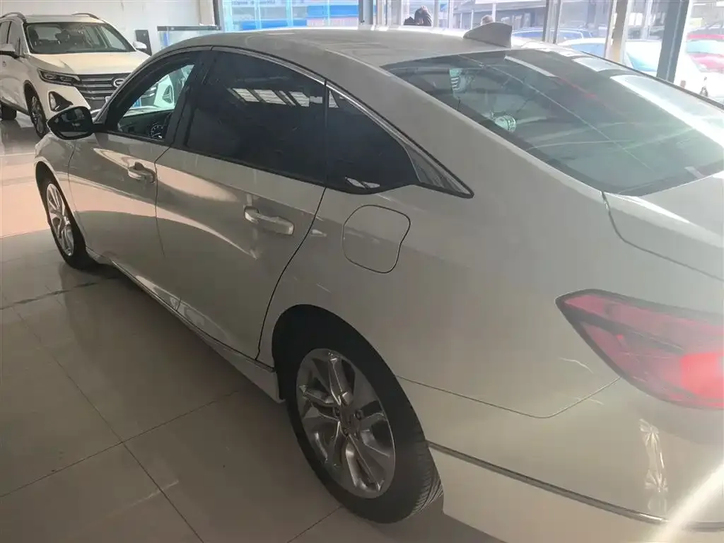 Honda Accord — фото 5