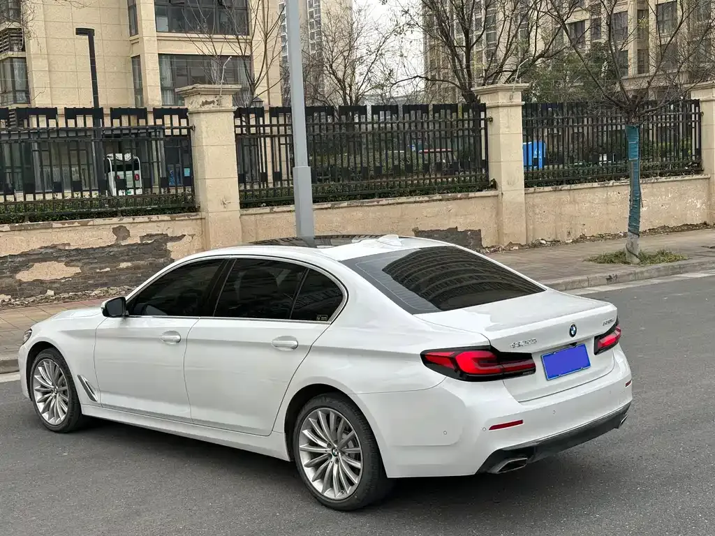 BMW 5 Series — фото 10