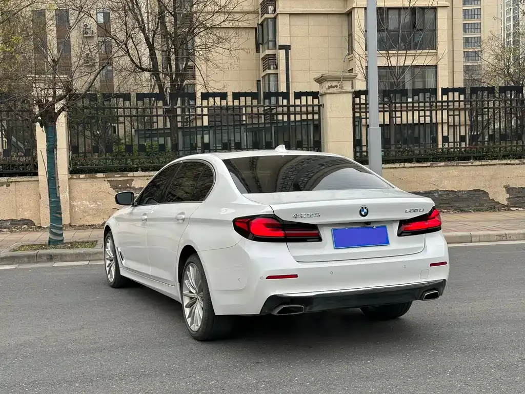 BMW 5 Series — фото 6