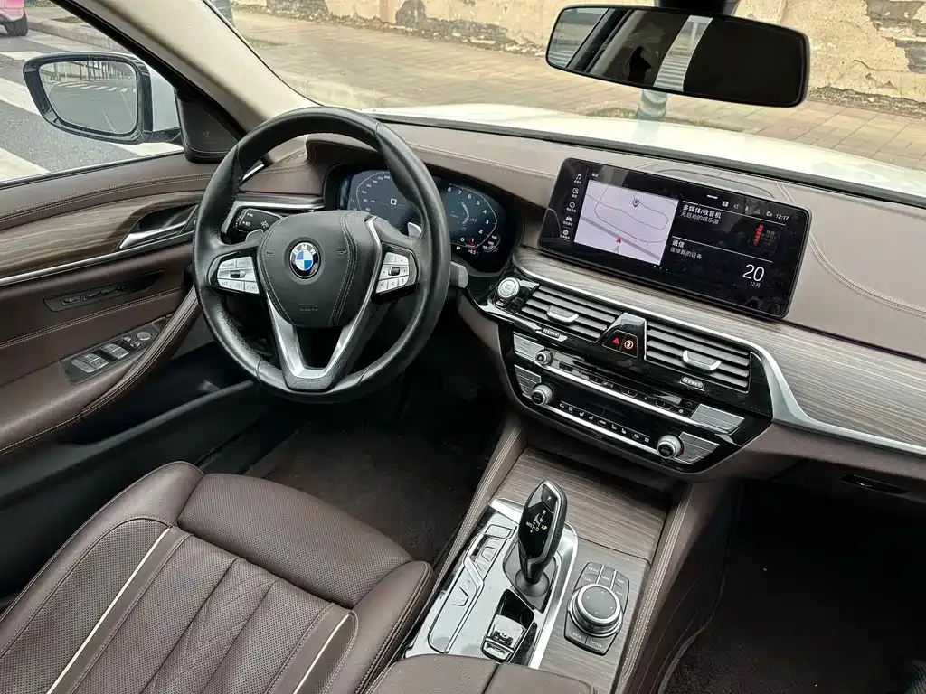 BMW 5 Series — фото 9