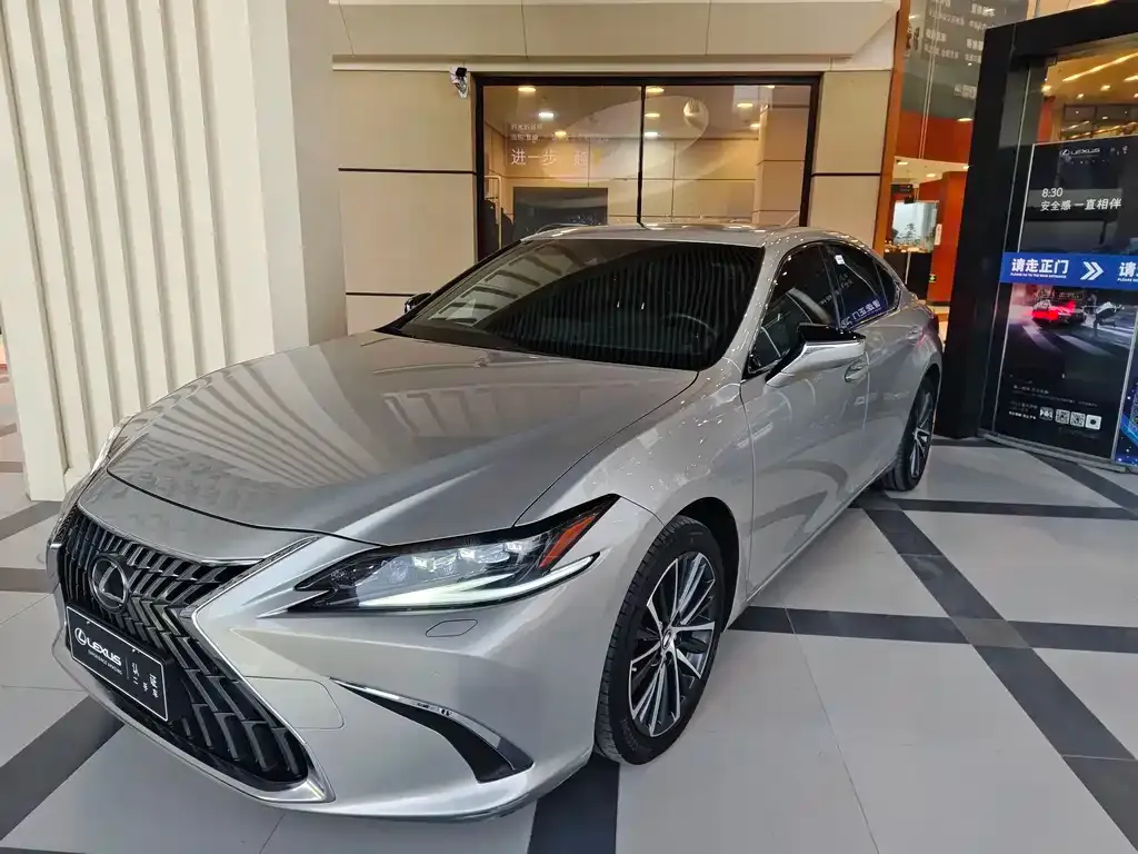 Lexus ES — фото 1